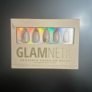 Glamnetic reusable press-on nails - Material Girl